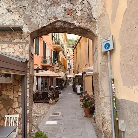 Historic Downtown Home By The Sea With King Bed Monterosso al Mare Exterior photo